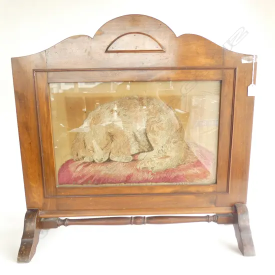 SLEEPING DOG EMBROIDERED VINTAGE FIRESCREEN W.730mm