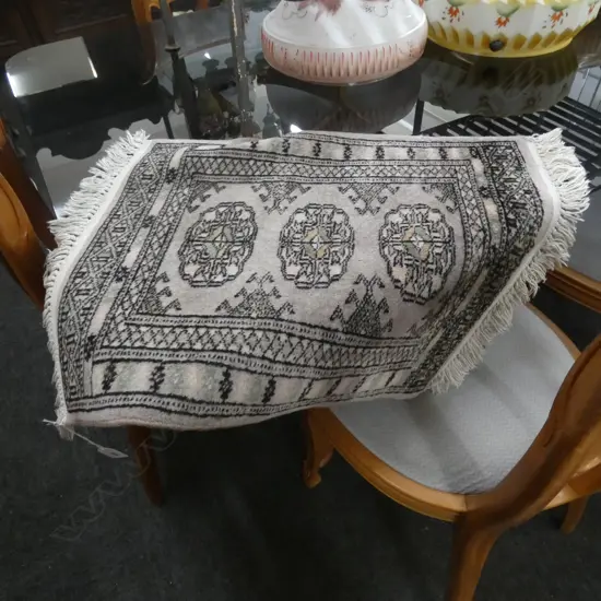 SM PAKISTAN YASTIK MAT 570 X 470MM