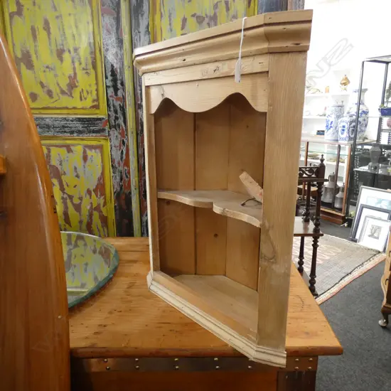 SMALL HANGING PINE OPEN CORNER CABINET H630 MM