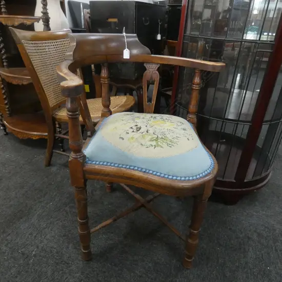 VICTORIAN TAPESTRY CORNER CHAIR 