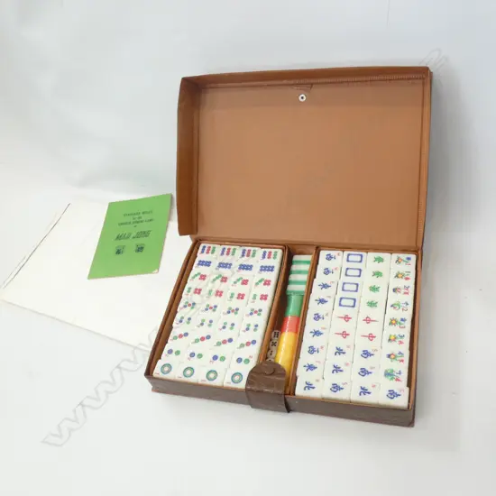 VINTAGE CASED MAH JONG SET