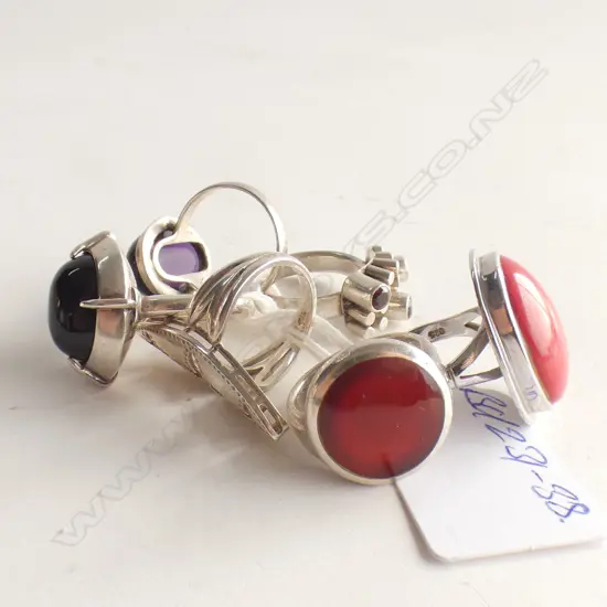 (20263) 6 STYLISH SILVER & GEM SET RINGS. ONYX. PURPLE CABOCHON ETC