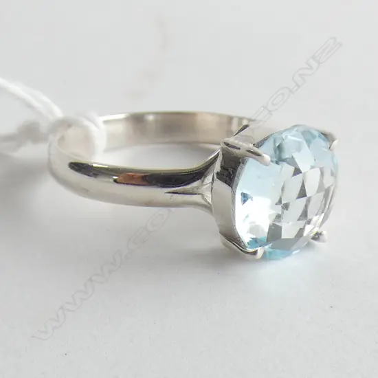 BLUE TOPAZ & 925 SILVER RING