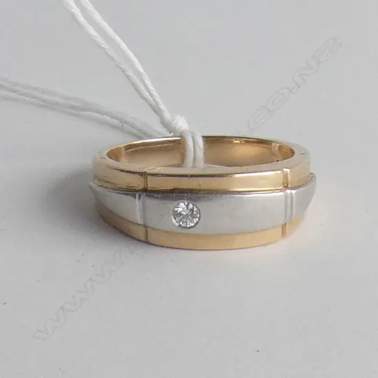 (20487) 9CT & DIAMOND WIDE BAND RING