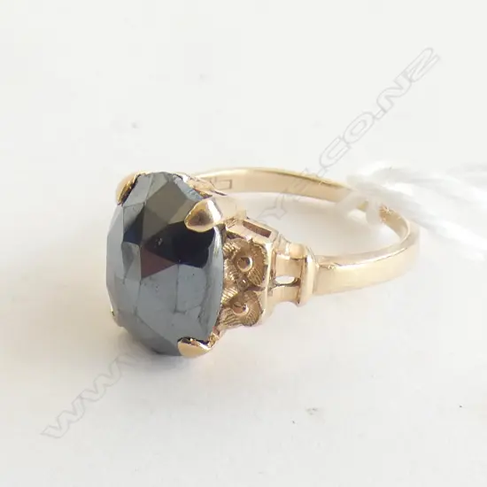 10ct gold set Hematite ring
