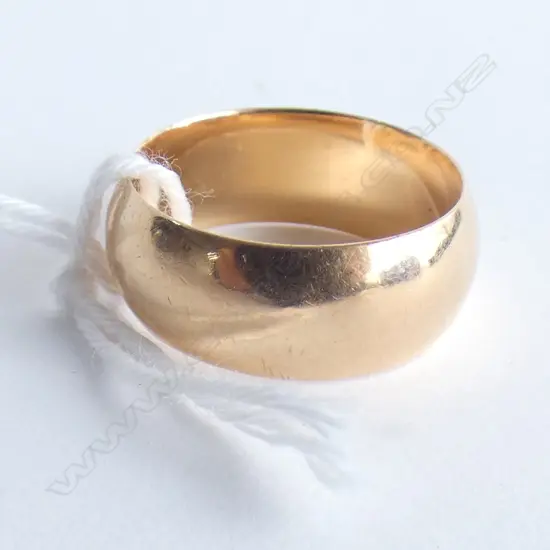 18CT HEAVY HALF HOOP WEDDER RING 6.88gms