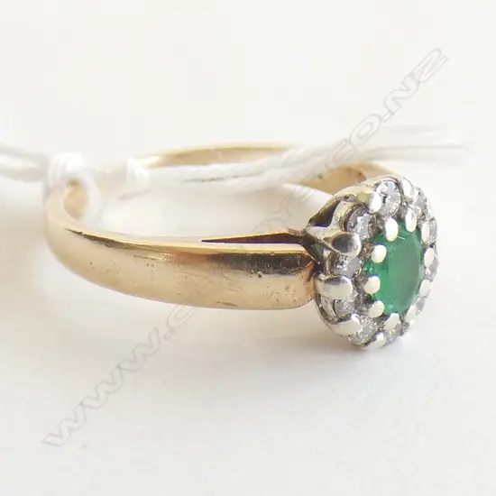 9ct GOLD EMERALD AND DIAMOND CLUSTER SET RING, SIZE O