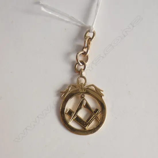 18ct C1900 MASONIC ENGRAVED FOB MEDALLION 5.54gms