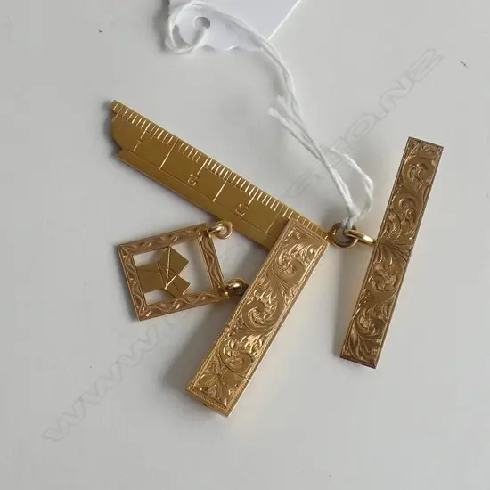 LGE 15CT GOLD MASONIC JEWEL SUSPENDED BROOCH 14gms