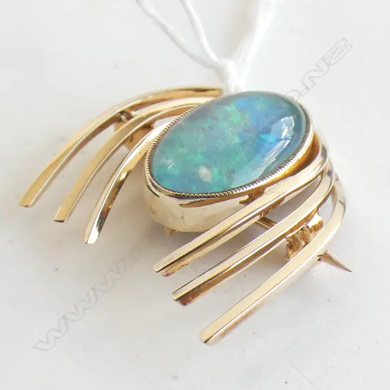 9ct gold Opal doublet brooch