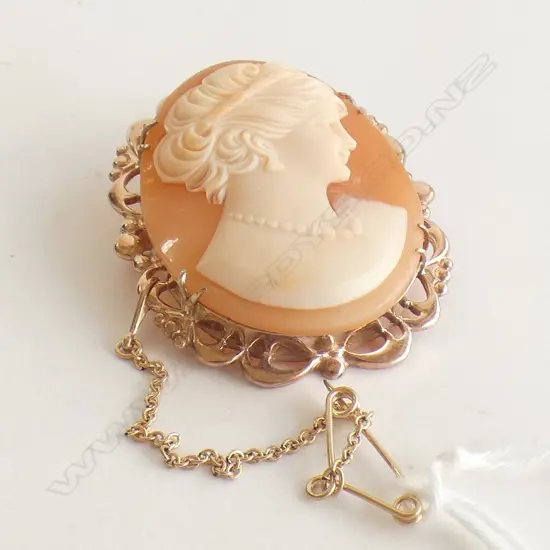 9ct gold cameo brooch
