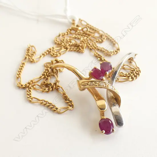 18CT PENDANT NECKLACE RUBIES & DIAMONDS 7.77gms