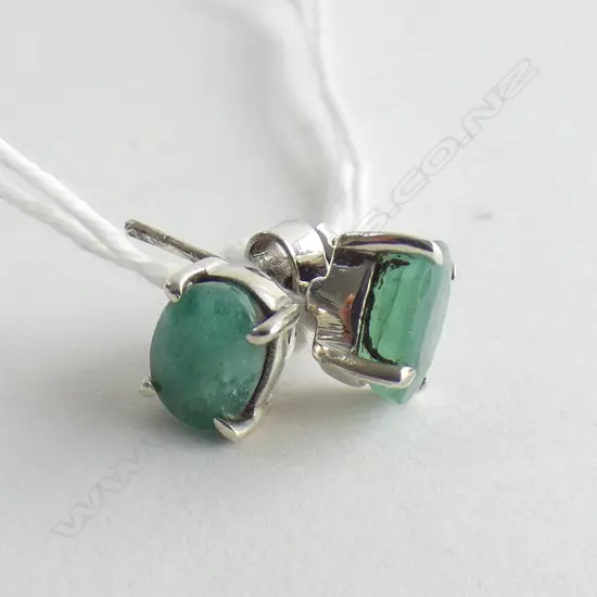 PR EMERALD & 925 SILVER STUD EARRINGS