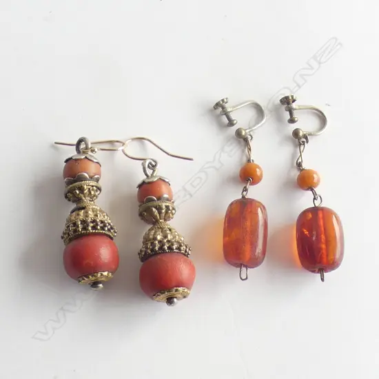 PAIR AMBER EARRINGS & PAIR VINTAGE EARRINGS WITH GOLD HOOKS