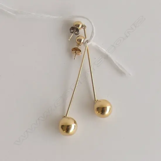 (20259) PR 9CT Y/G HOLLOW BALL & BAR LONG DROP EARRINGS pierced ears