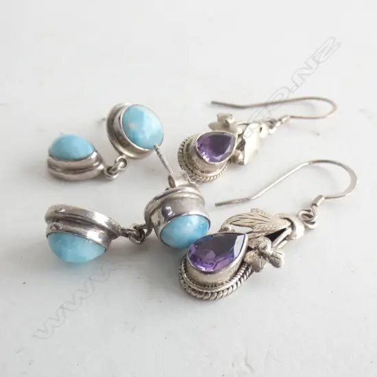 2 PR STG SILVER EARRINGS; BLUE STONE DROP & AMETHYST COLOURED STONE DROP