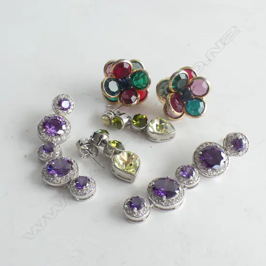 3 PRS COSTUME JEWELLERY EARRINGS; MULTI COLOURED FLOWER, GREEN DROP & LONG PURPLE DROP (ON 925 SILVER) 