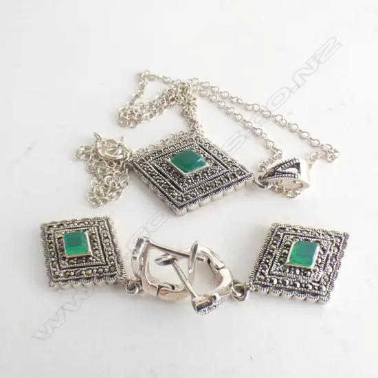 3 PC SET STG SILVER & GREEN COLOURED STONE/ MARCASITE PENDANT & CHAIN WITH DROP EARRINGS