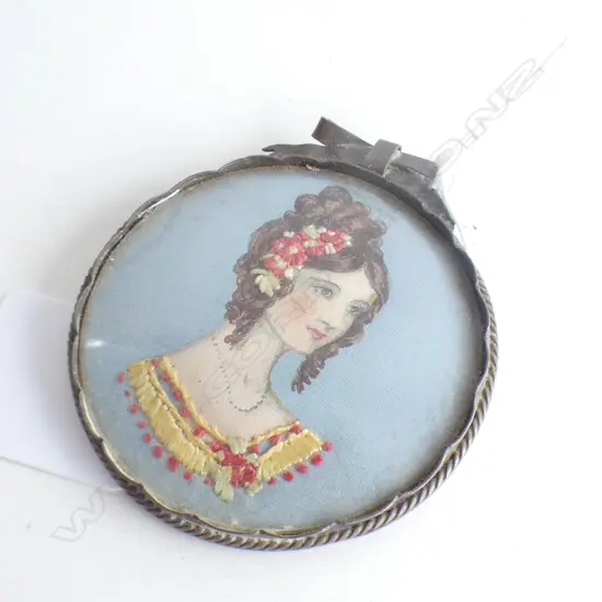 VINTAGE PORTRAIT MINATURE SILVER FRAME. PAINTED & ENBROIDERED H.65<<