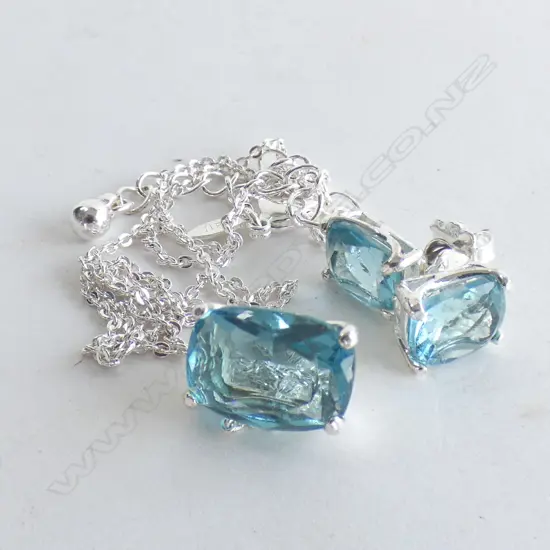 3 PC SET BLUE STONE PENDANT & CHAIN (200MM) & PR STUD EARRINGS