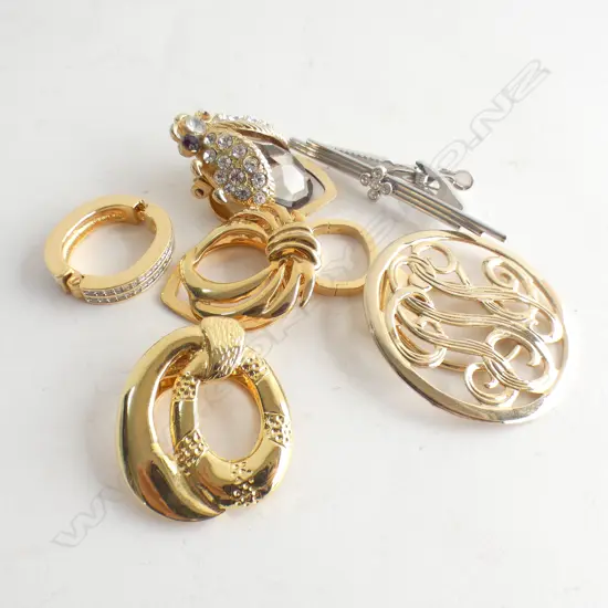 7 ASST SCARF CLIPS; 6 GOLDTONE INCL LG BEETLE W DIAMANTES & STONE + ONE SILVER TONE