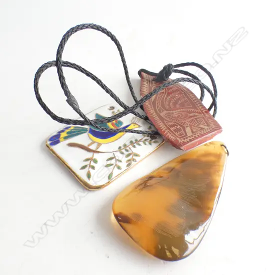 3 ASST LG PENDANTS; PORECLAIN WITH BIRD / FAUX TOROISESHELL ETC..