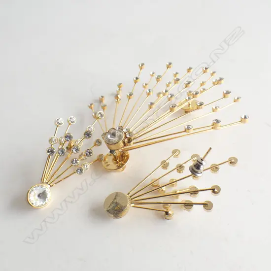 ELABORATE COSTUME GOLD TONE & DIAMANTE JEWELLERY; BROOCH & EARRINGS