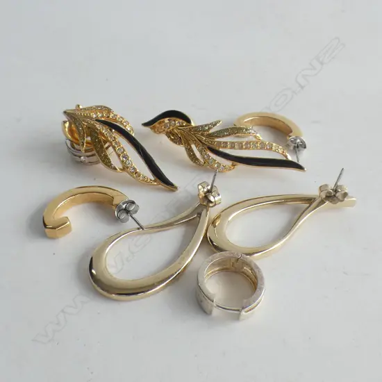 4 PRS EARRINGS - ENAMEL & CZ PAVÉ GOLD TONE