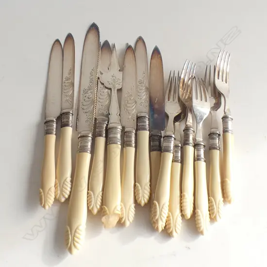 14 PCE IVORINE 'BONE' HANDLED FRUIT CUTLERY SET (SERVING KNIFE AF)