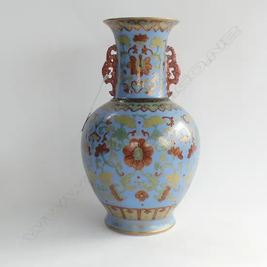 LG ORIENTAL VASE - RED HANDLES, BLUE BACKGROUND- FLORAL DESIGN H 365MM