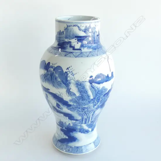 LARGE B/W ORIENTAL VASE H.350mm