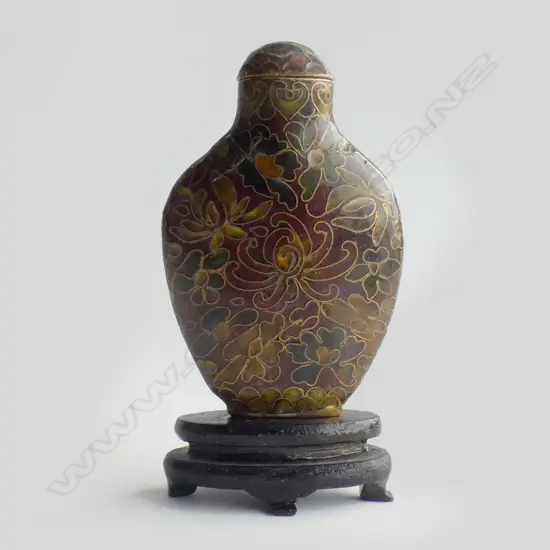 ORIENTAL CLOISONNE SNUFF BOTTLE ON STAND