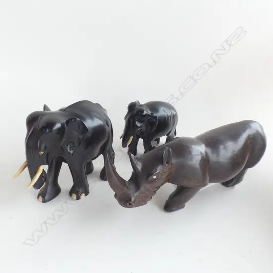 2 ELEPHANTS BONE TUSKS + RHINOCERUS AF LOSS TO ONE EAR