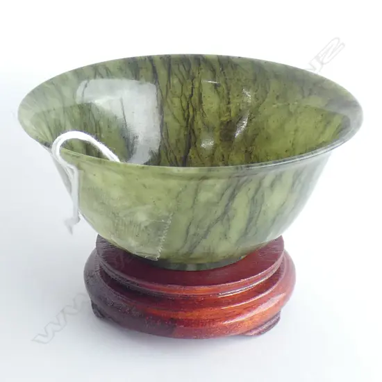 CHINESE SPINACH JADE BOWL ON STAND 100mm dia