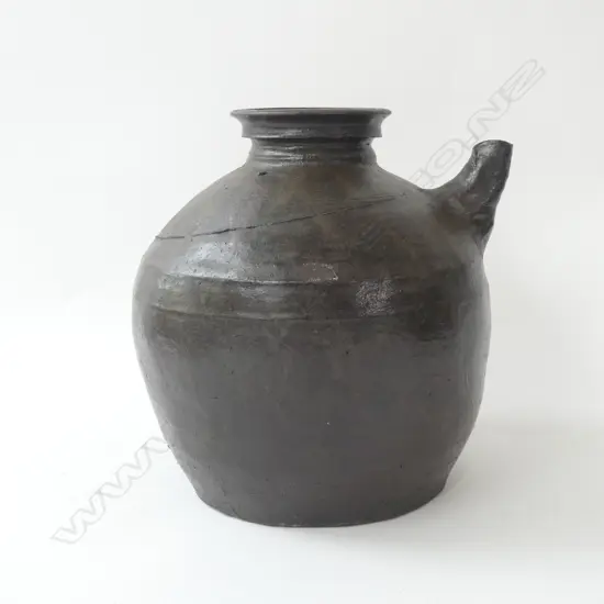 LARGE RUSTIC ORIENTAL POTTERY VESSEL w. SPOUT H.250mm