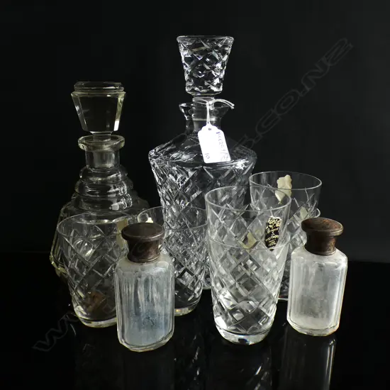 2 CRYSTAL DECANTERS H.230mm + 6 GLASSES & PR STG TOPPED BOTTLES