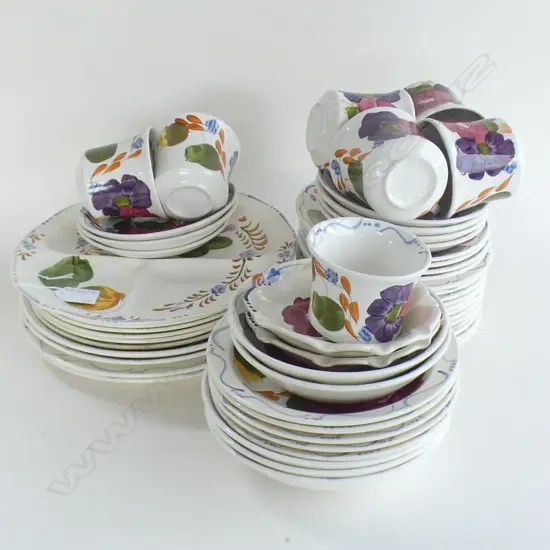 LARGE 53 PCE CROWN LYNN FLEURETTE DINNER SET; 8 CUPS, 7 SAUCERS, 9 PLATES, 16 SIDE PLATES ETC