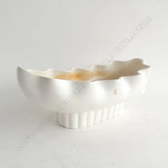 CROWN LYNN .669. WHITE FRILLED TROUGH VASE