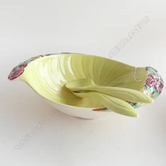 SHORTER & SON BOUQUET SALAD BOWL AND SERVERS