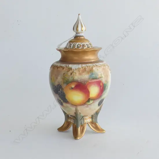ROYAL WORCESTER SMALL LIDDED POTPOURRI SIGNED ROBERTS H.135mm