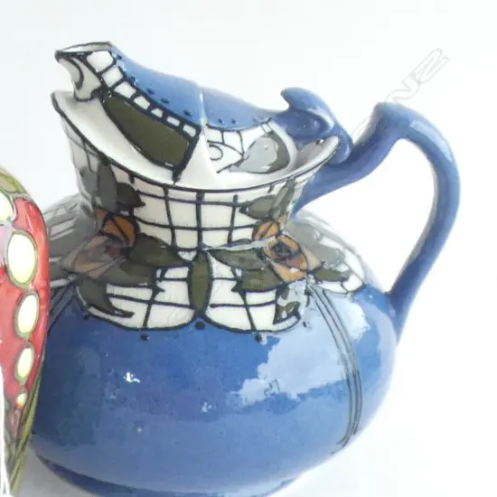 WOOD & SONS 'COZY' TEAPOT tube lined McIntosh roses