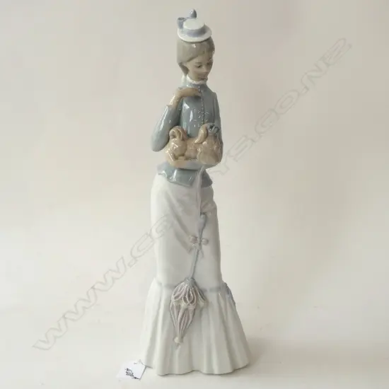 LLADRO GIRL WITH A PEKINESE H. 308mm