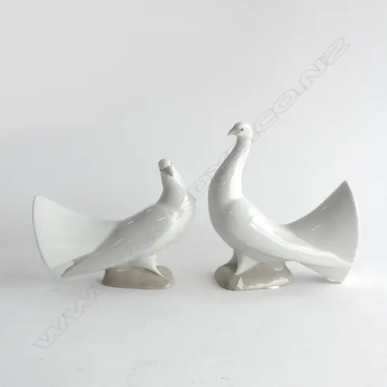 PR NAO DOVES (1 w. BEAK CHIPPED) H.135mm