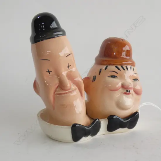 BESWICK LAUREL & HARDIE SALT & PEPPER 2 small chips