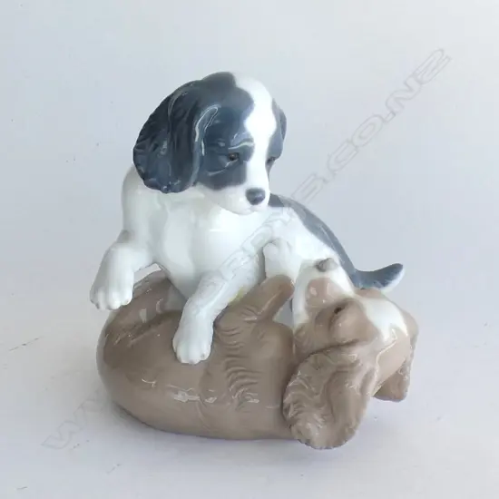 NAO 2 PLAYING PUPPIES H.140mm