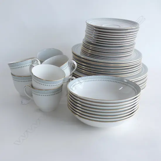 48 PCE / 8 PLACE ROYAL DOULTON 'BERKSHIRE' PART DINNER SERVICE