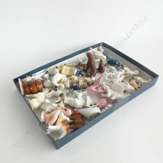 TRAY LG COLLECTION MINIATURE ANIMALS