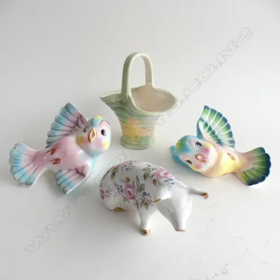 4 PCES CERAMICS; PR VINTAGE WALL BIRDS, BESWICK BASKET, PIG w. ROSES