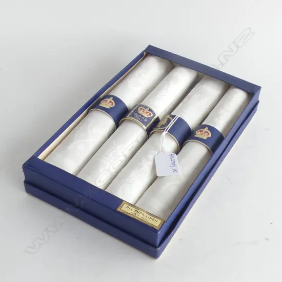 4 QEII CORONATION IRISH LINEN NAPKINS, BOXED H.260mm