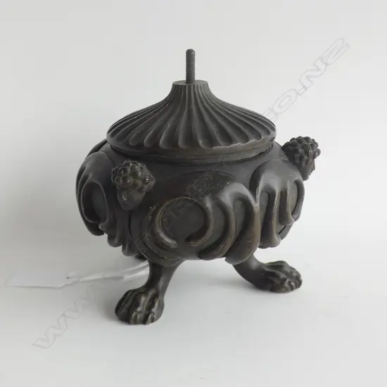 ANTIQUE BRONZE 3 FOOTED INKWELL  AF 120mm dia